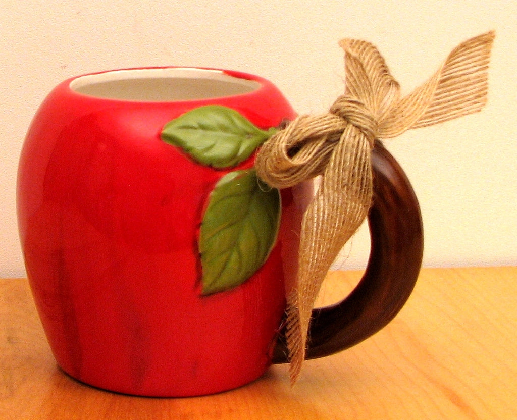 Apple Ceramic Mug - A Charming Addition to Your Fall Collection!